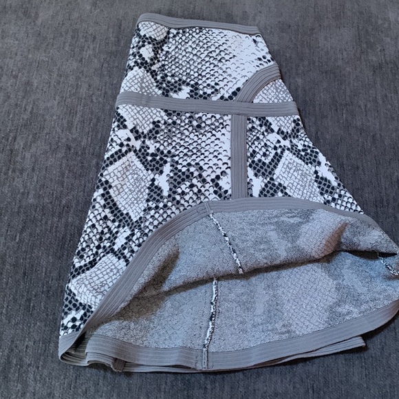 DVF DIANE VON FURSTENBURG grey python snake skirt sz M - Picture 8 of 16